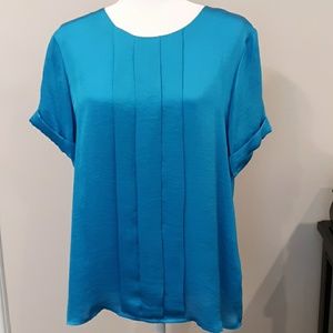 Violet & Claire Turquoise Blouse. Size Large.